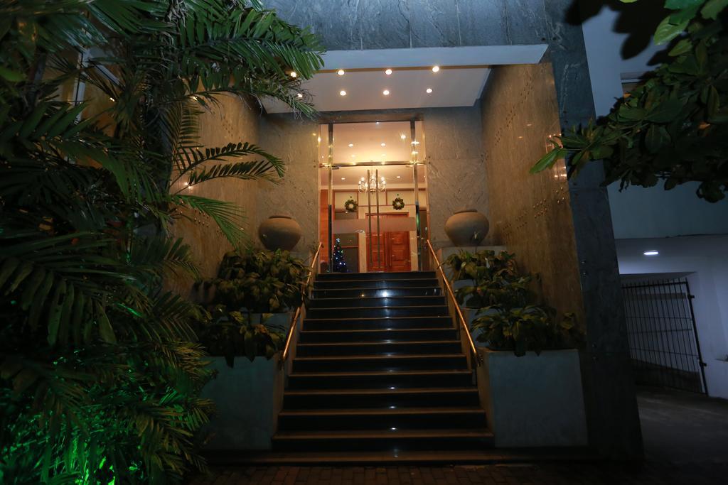 Refresh Hotel Hikkaduwa Exterior photo